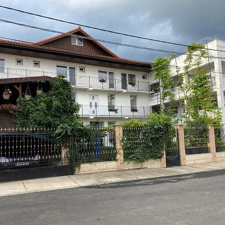 Casa Ciobi Hotel Două Mai Екстериор снимка