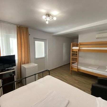 Casa Ciobi Hotel Două Mai Стая снимка