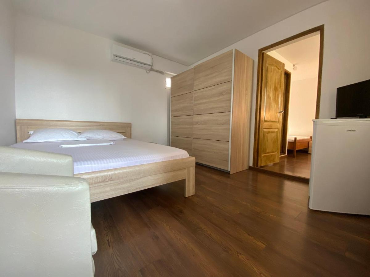 Casa Ciobi Hotel Două Mai Екстериор снимка