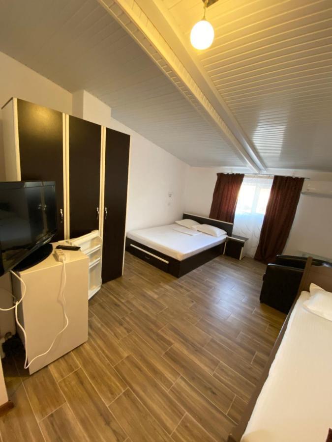 Casa Ciobi Hotel Două Mai Екстериор снимка