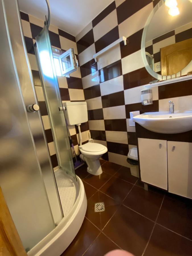 Casa Ciobi Hotel Două Mai Екстериор снимка
