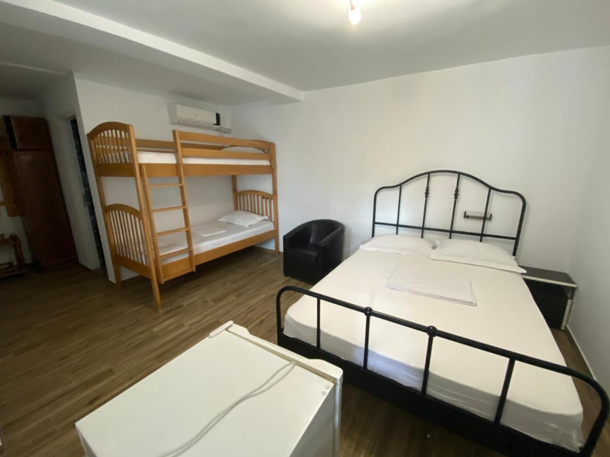 Casa Ciobi Hotel Două Mai Екстериор снимка