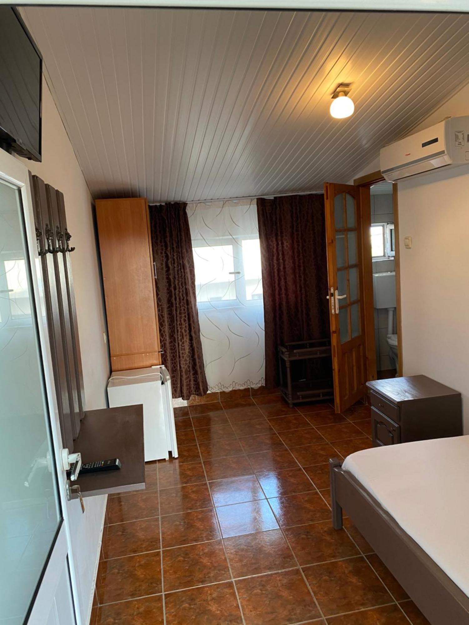 Casa Ciobi Hotel Două Mai Стая снимка