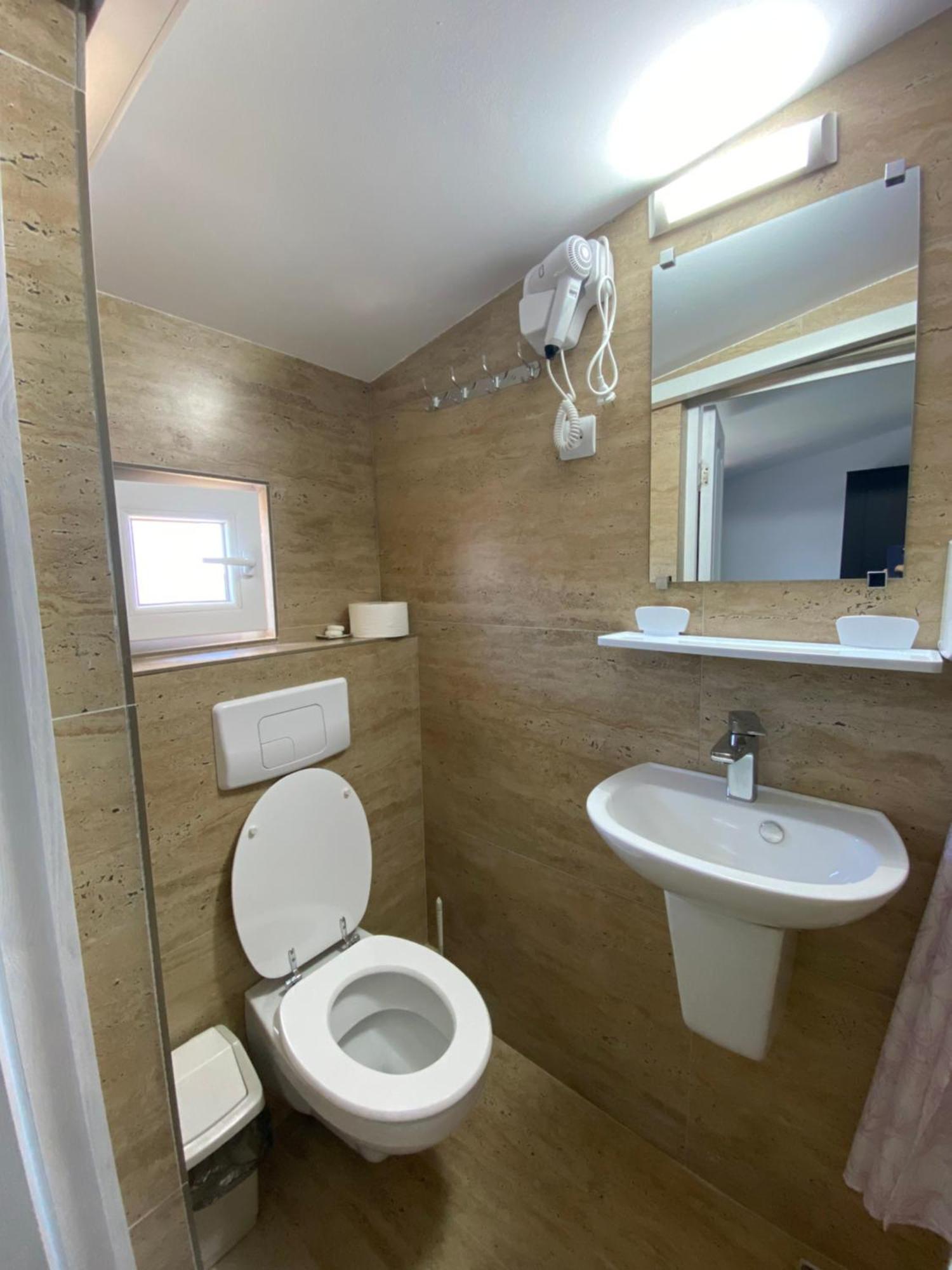 Casa Ciobi Hotel Două Mai Екстериор снимка