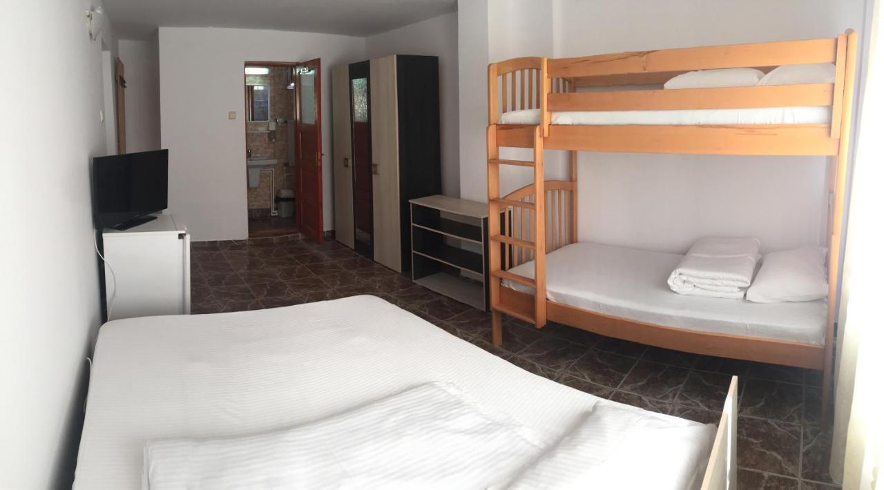 Casa Ciobi Hotel Două Mai Екстериор снимка