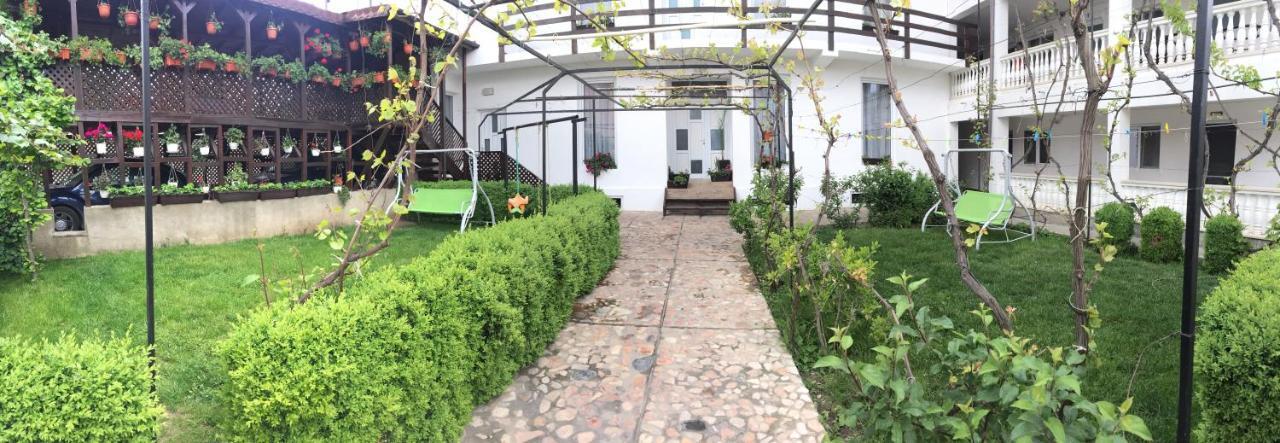 Casa Ciobi Hotel Două Mai Екстериор снимка