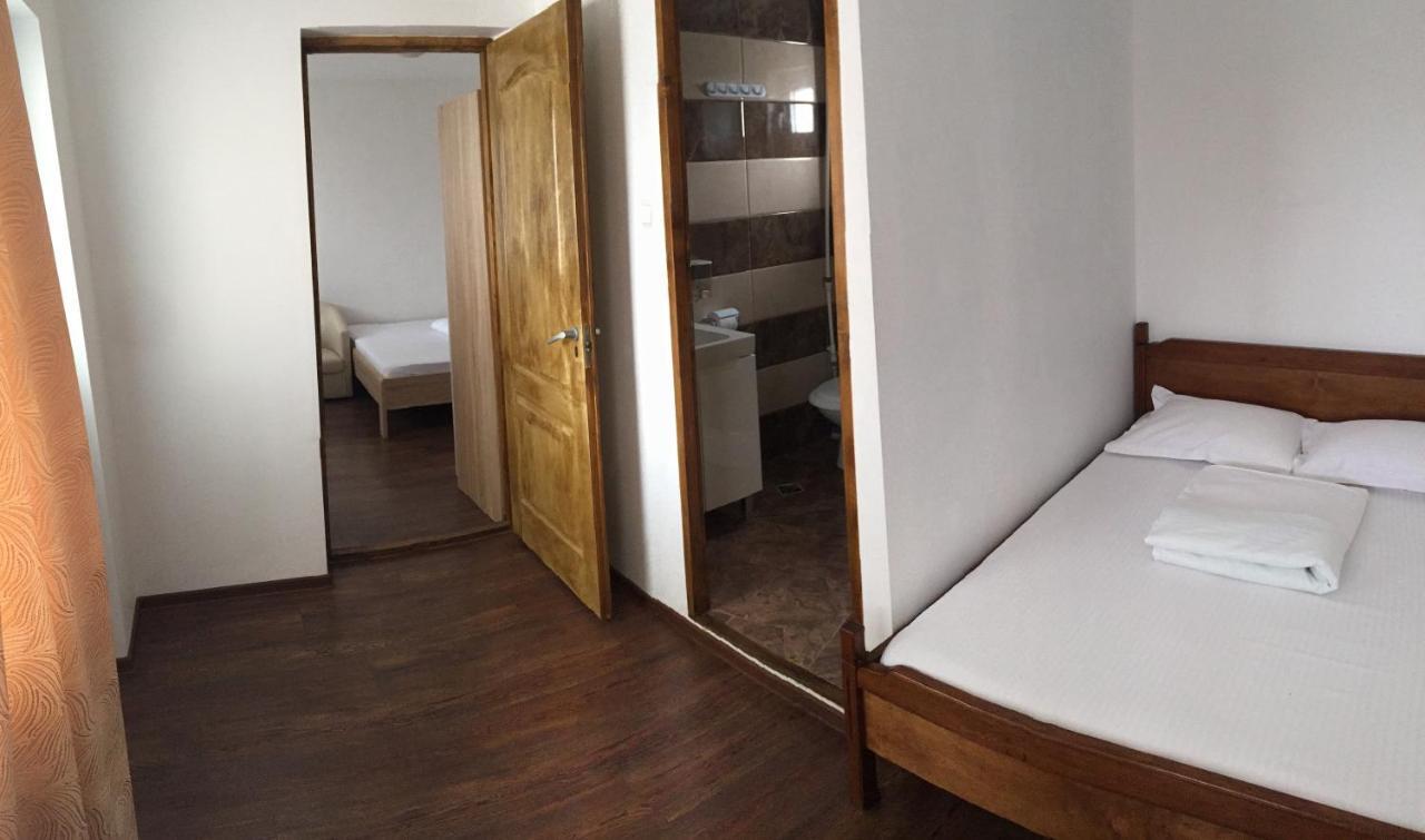 Casa Ciobi Hotel Două Mai Екстериор снимка